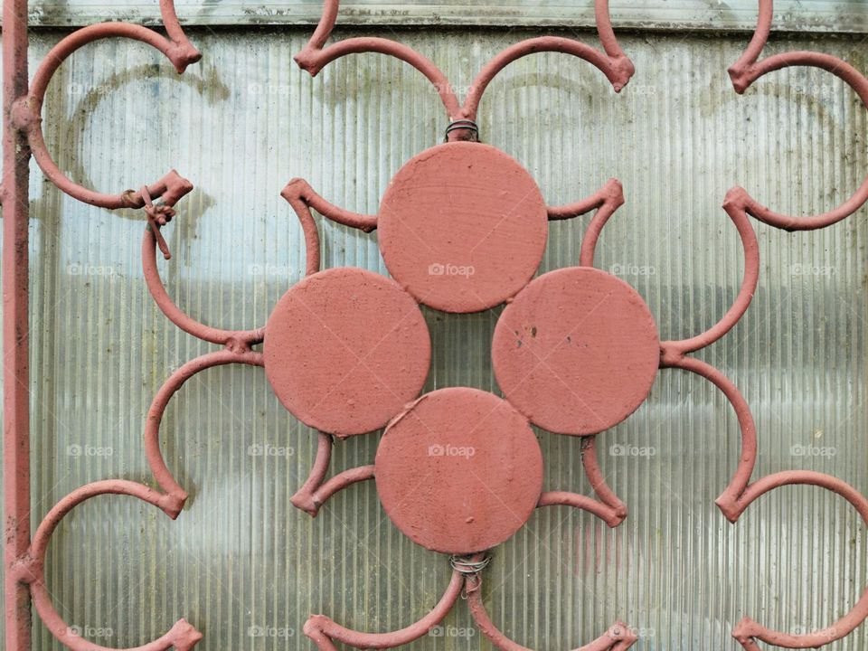 Red cercles on a fence