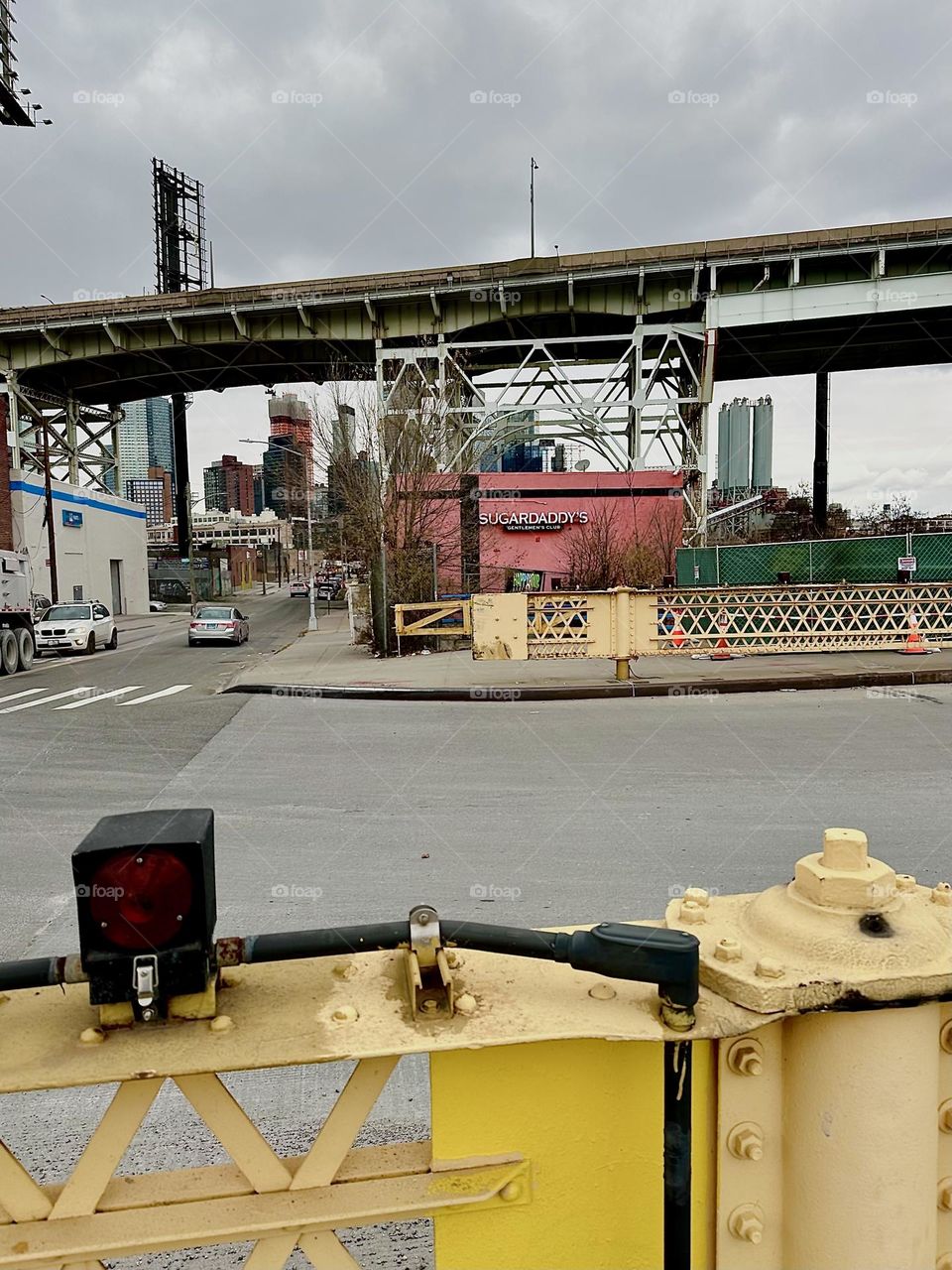 This is „Borden Avenue“ at „Dutch Kills“ in front of the „Brooklyn Queens Expressway“ overpass in LIC, Queens on an overcast day in December 2023. Hypnotic Productions