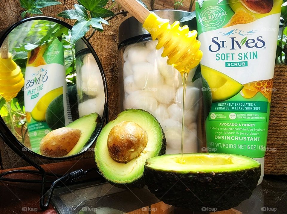 St. Ives soft skin scrub with avocado and honey product shot