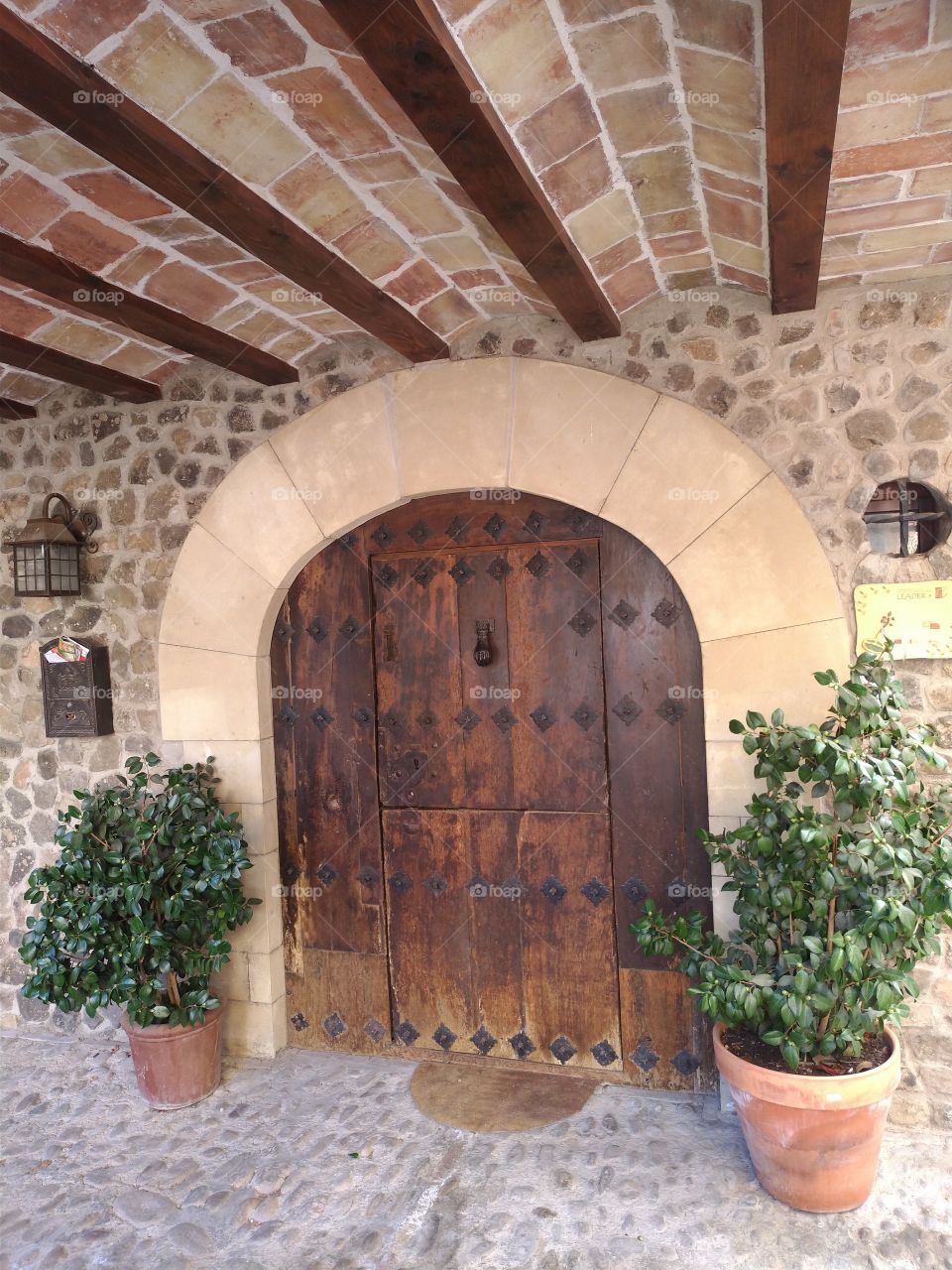 Puerta antigua de madera  exterior