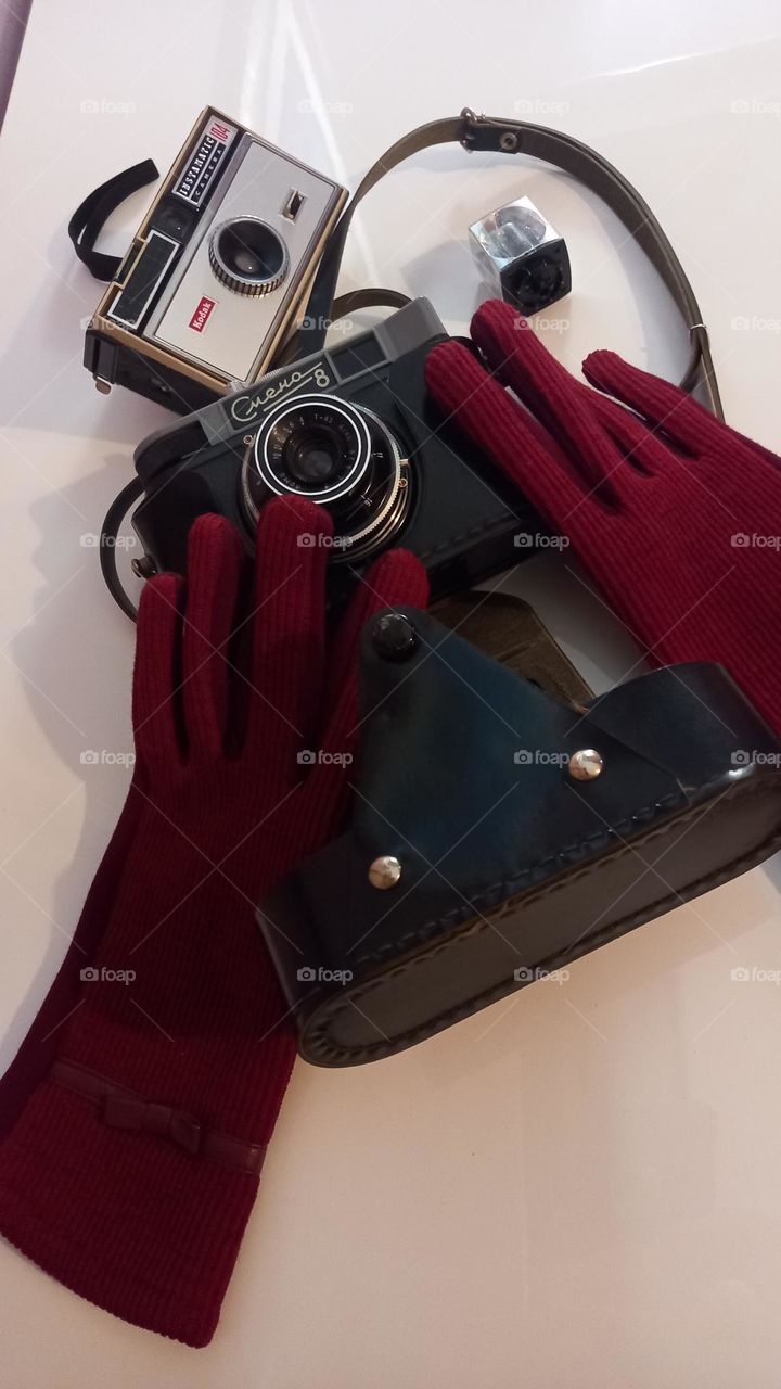 the gloves and the photo camera