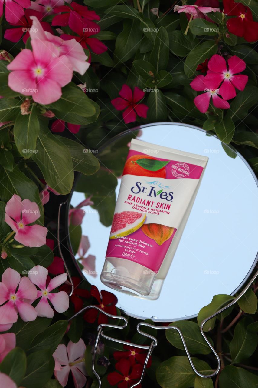 St.ives- radiant skin,  pink lemon and mandarine orange scrub