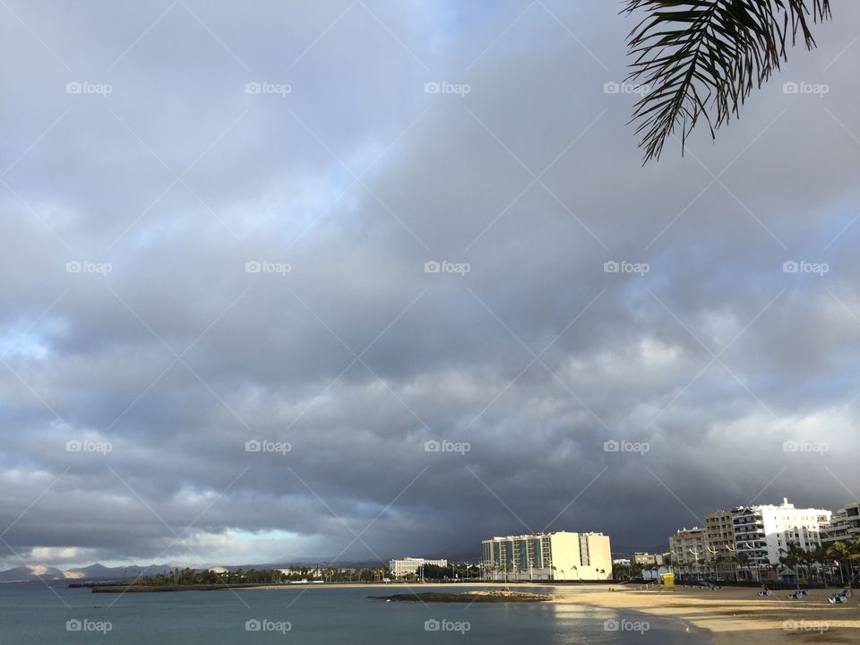 Océano Atlántico playa en Arrecife 
