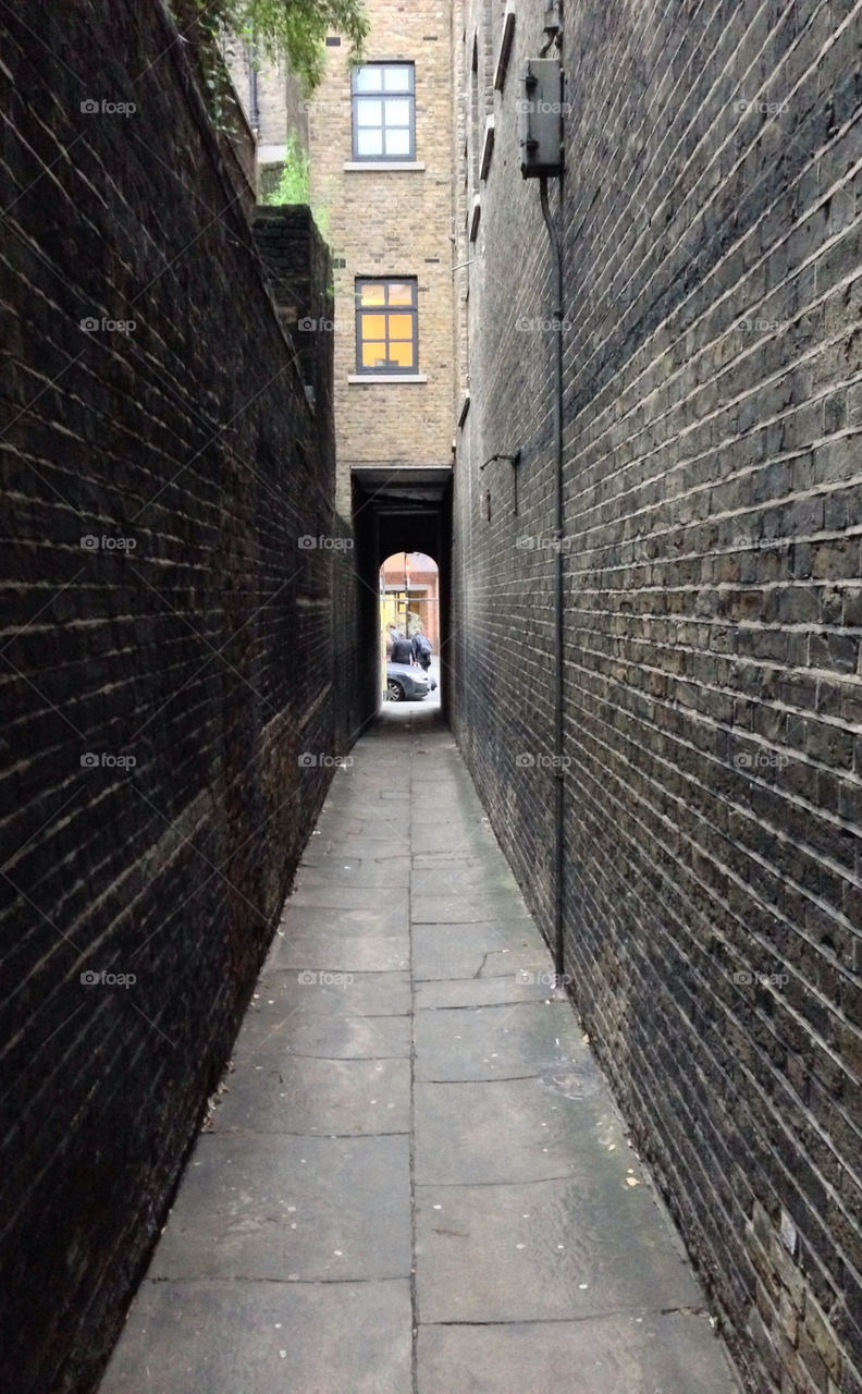 london bricks uk alleyway by ijbailey