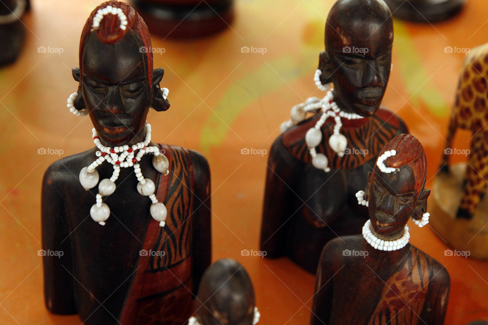The ebony wood, which is imported from southern Sudan, is considered to be the best wood in the ceramics industry, which has benefited the people of South Sudan and the market of ceramics and handicrafts from the popular markets of tourists in Sudan