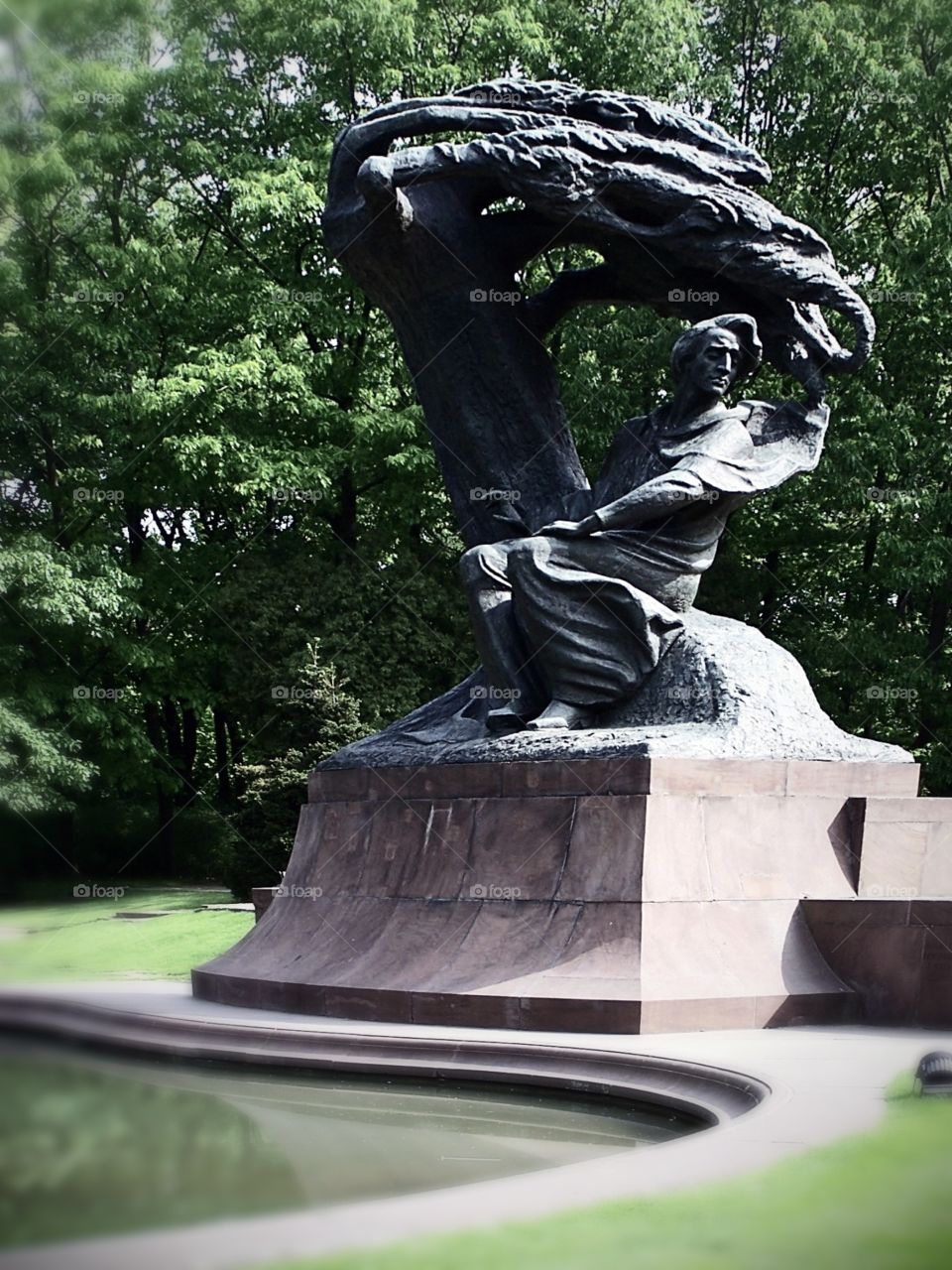 My American college and university students enjoyed studying Chopin and visiting this Chopin Statue—a large bronze statue of Frédéric Chopin that stands Warsaw's Royal Baths Park aka Łazienki Park. 