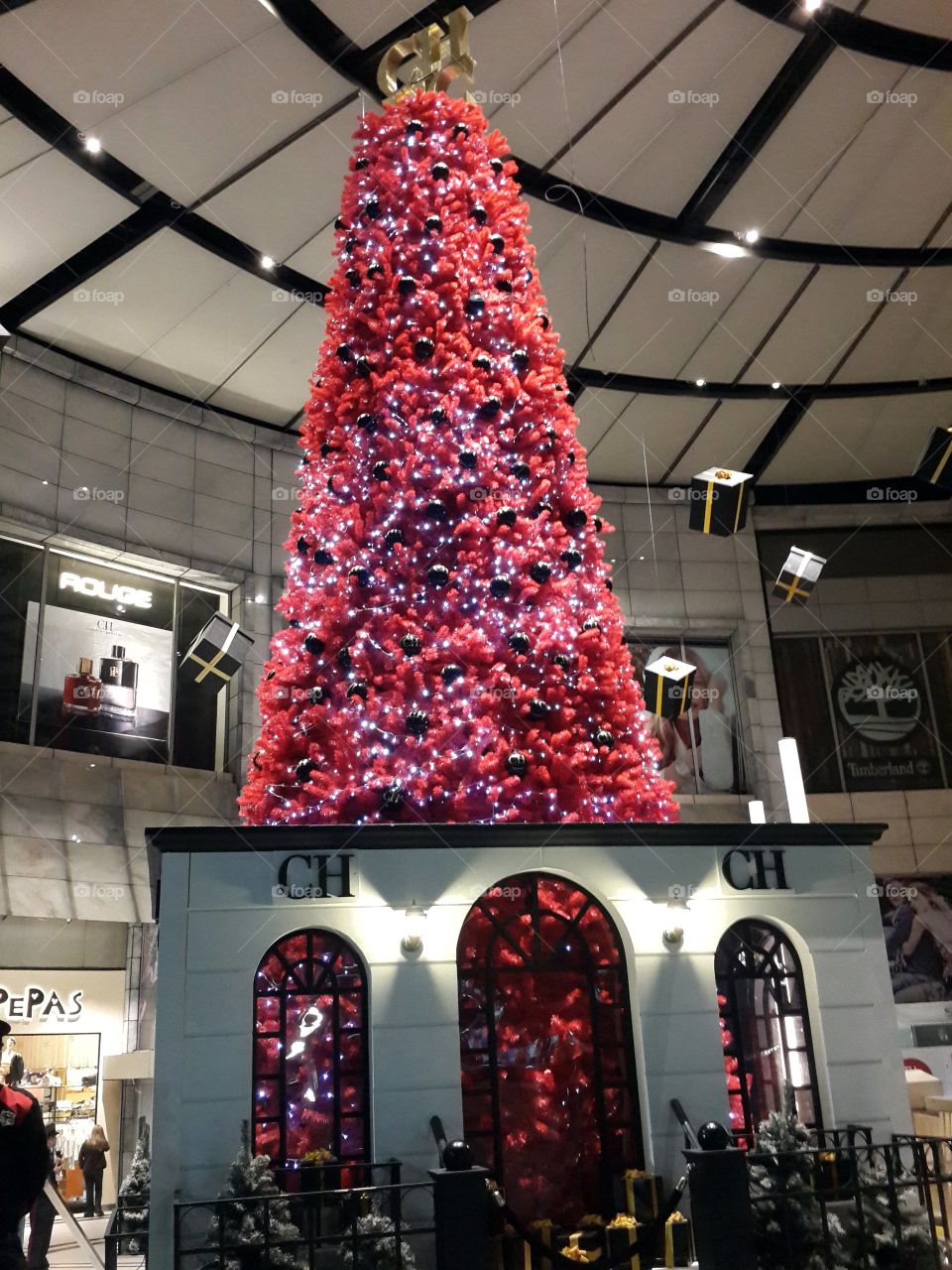 Red Christmas tree by CH