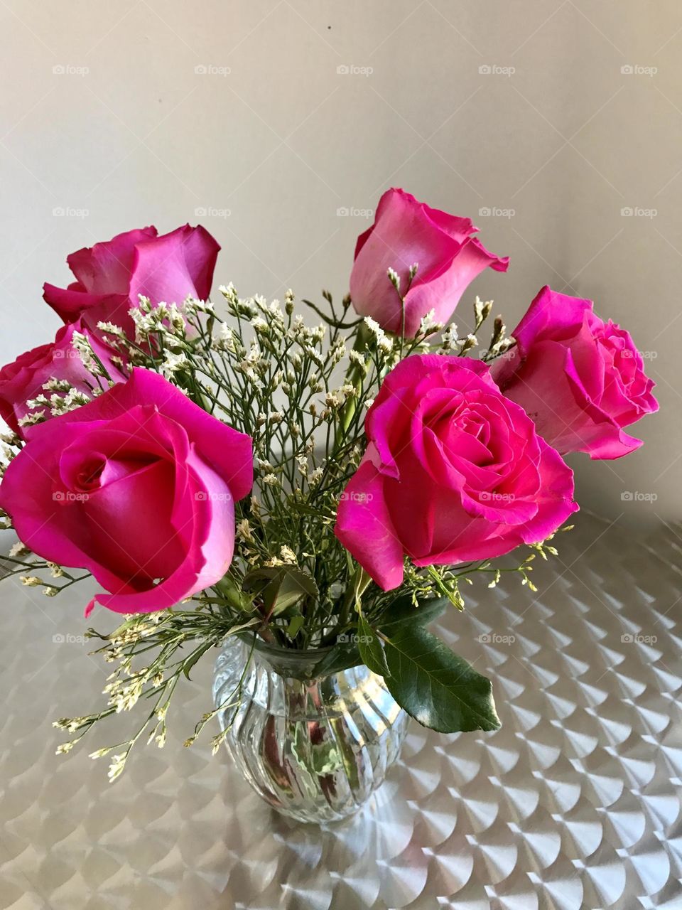 Pink roses with white baby’s breath in vase , pretty and refreshing. 