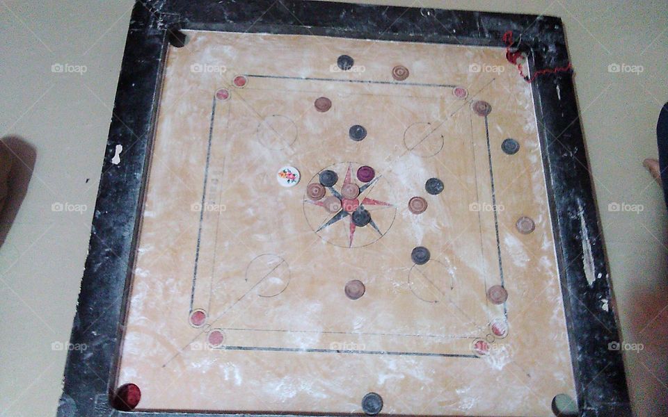 Carrom board