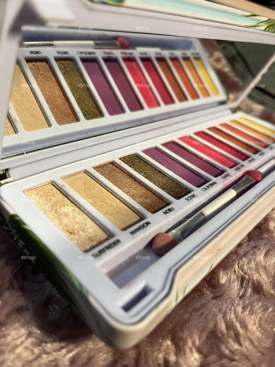 Colorfully eyeshadows- makeup-some glitter eyeshadows