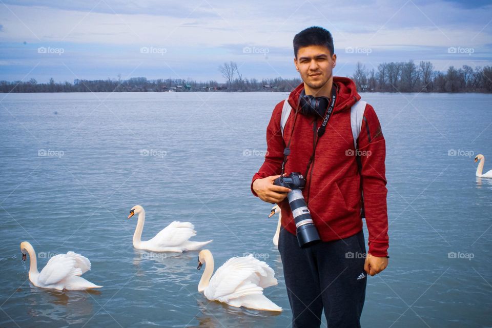 Photographing birds - portrait of photographer Philip