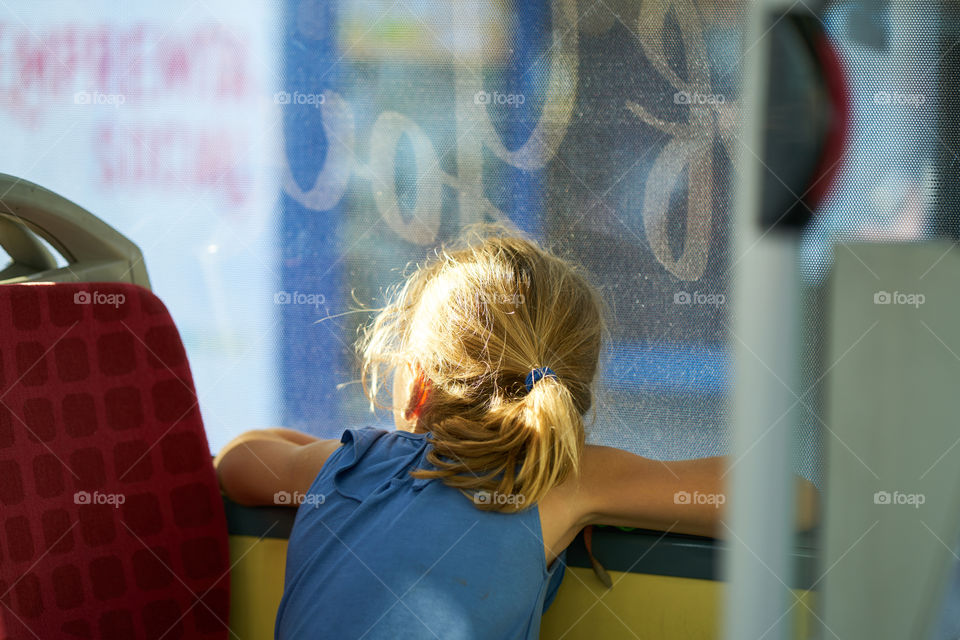 City live. Girl at the bus