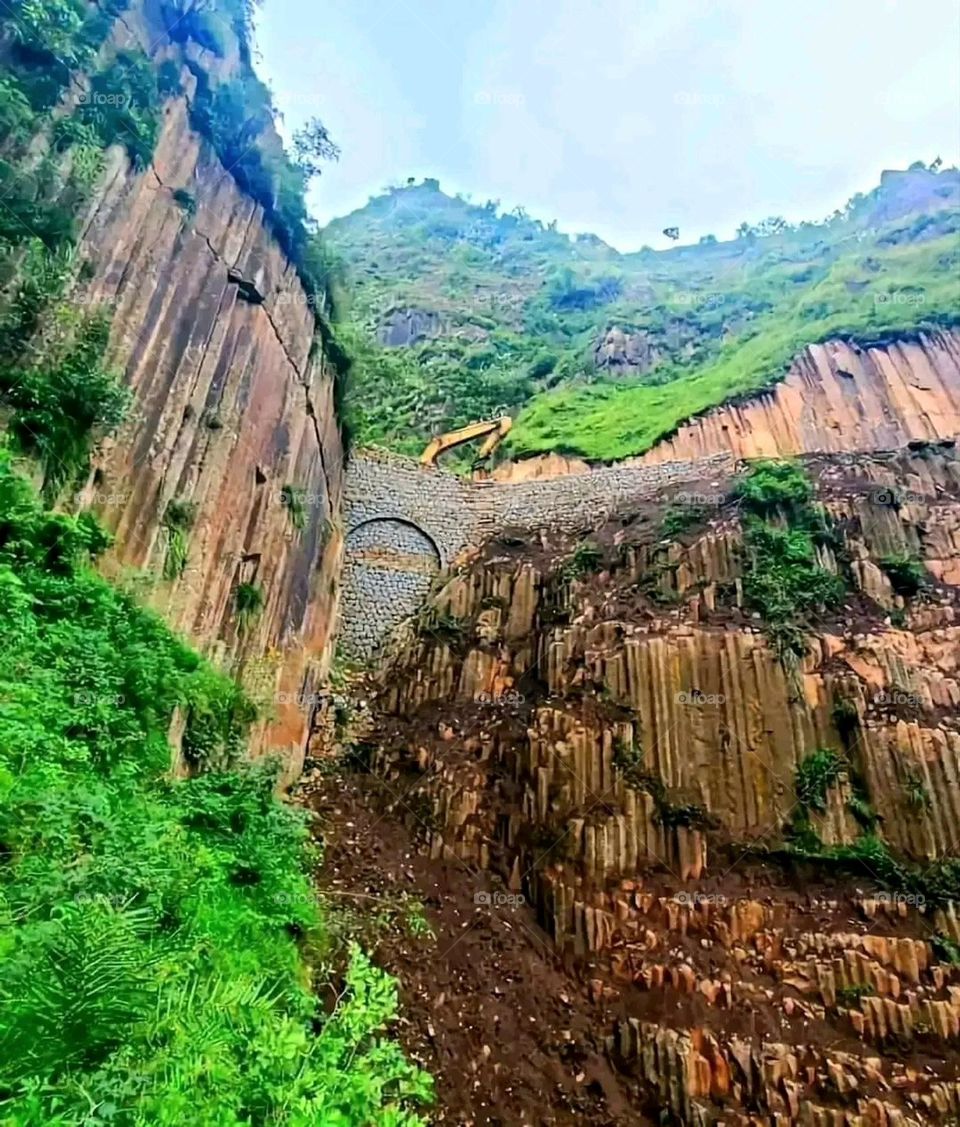 A very beautiful picture, and there is no better picture than it. There is no better picture of green herbs and colorful, red and white roses than it. Glory be to God, the natural and picturesque view, and there is no more