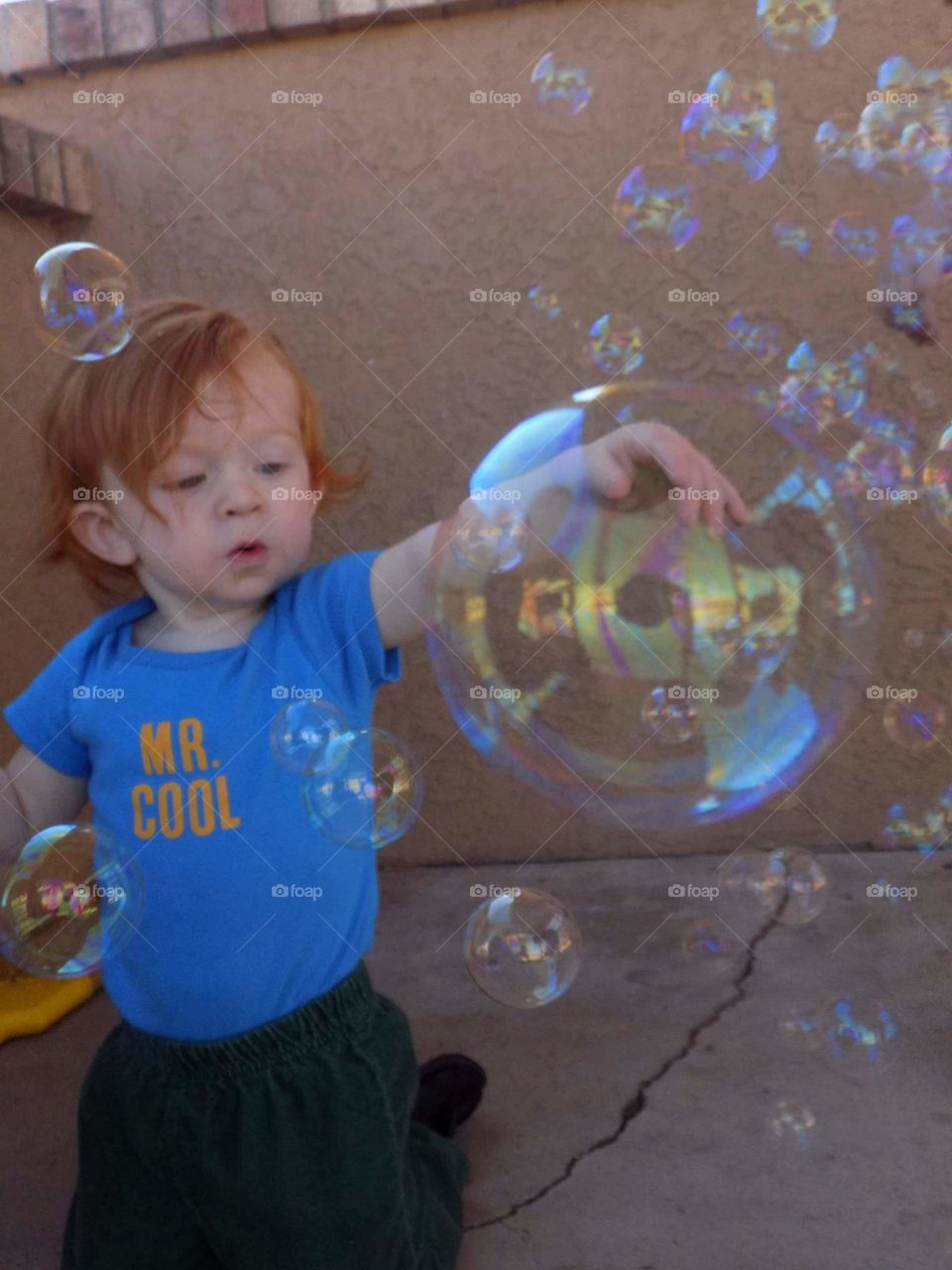 Never-ending fun with bubbles of many sizes