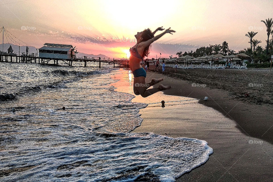 Sunset and memories in Miami. Golden hour in the beach. Also my happiness and beauty😛