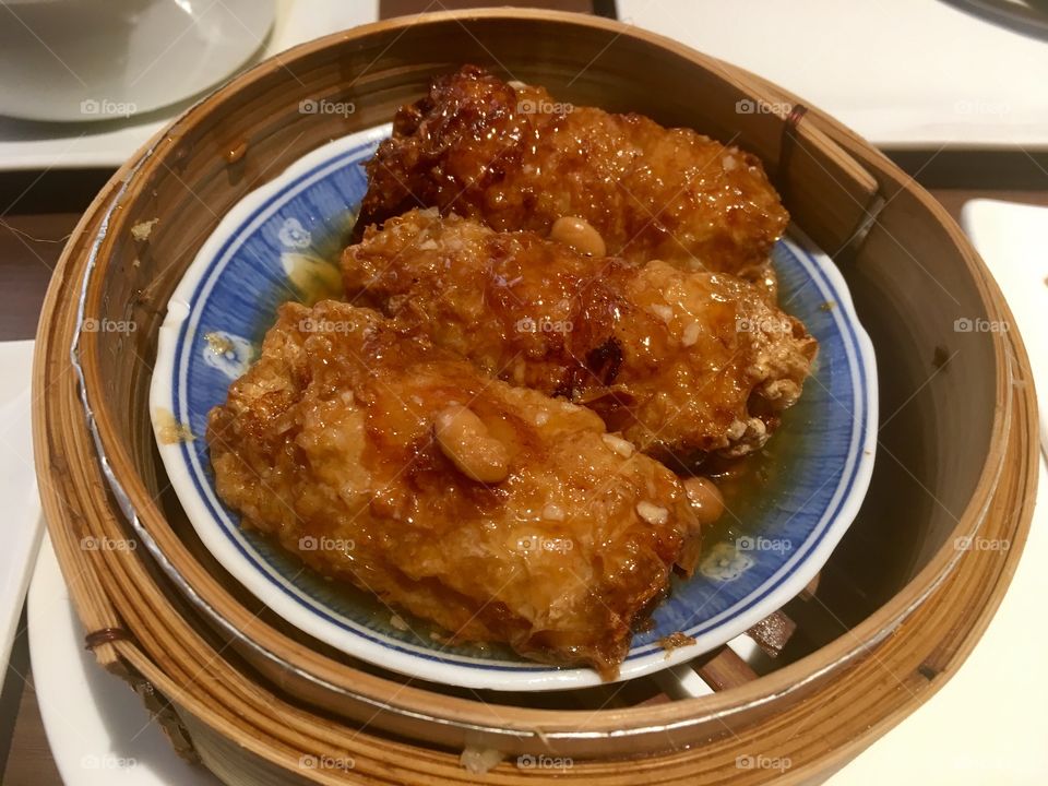 Fried soya skin with minced pork