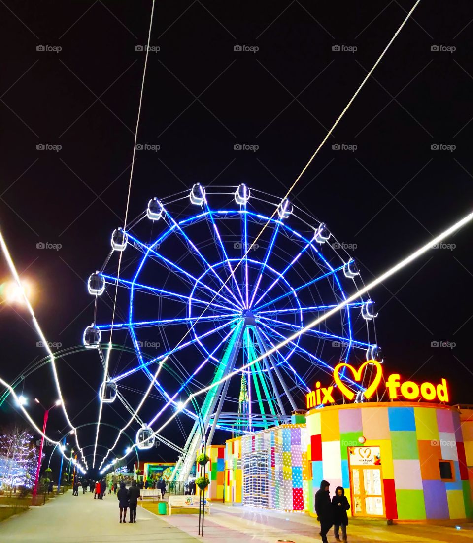 Night park, ferris wheel