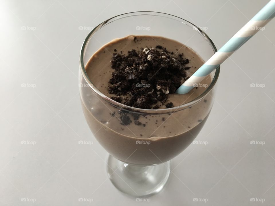 Oreo, Banana, Peanut Butter Smoothie 