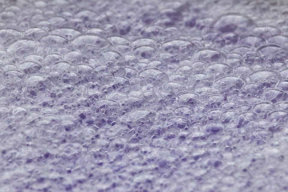 Bubbles on purple water - bubblor på lila vatten 