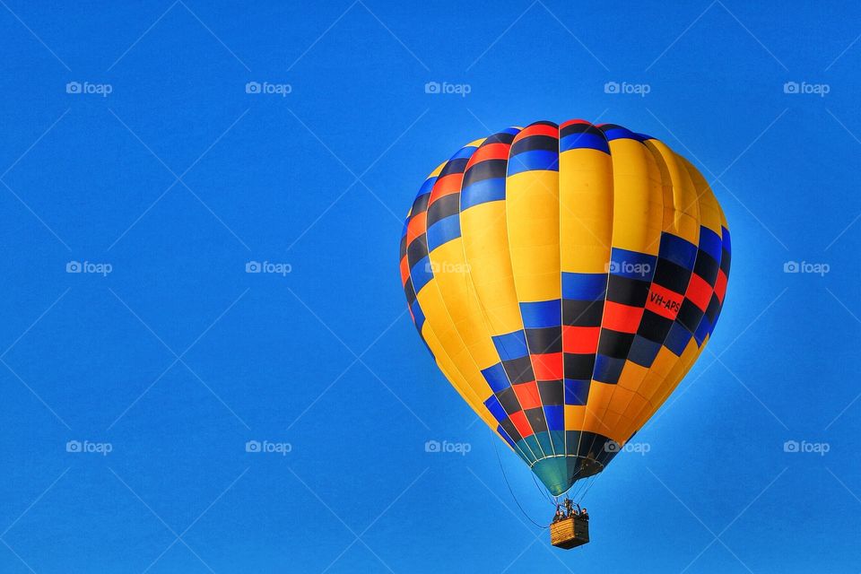 Up up and away. Chasing hot air balloons in Byron Bay, NSW, Australia