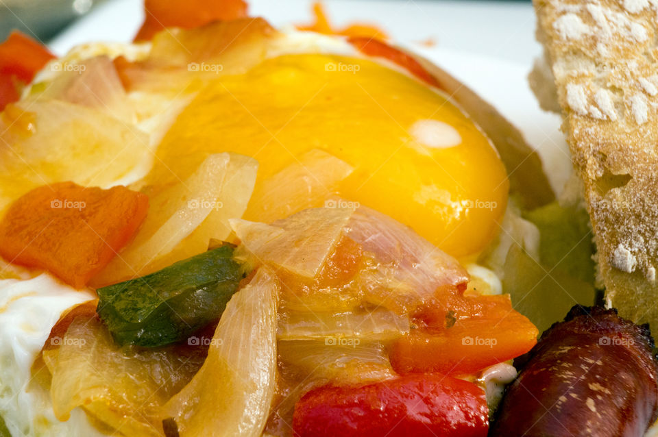 Huevo frito con guarnición - Egg fried with lining