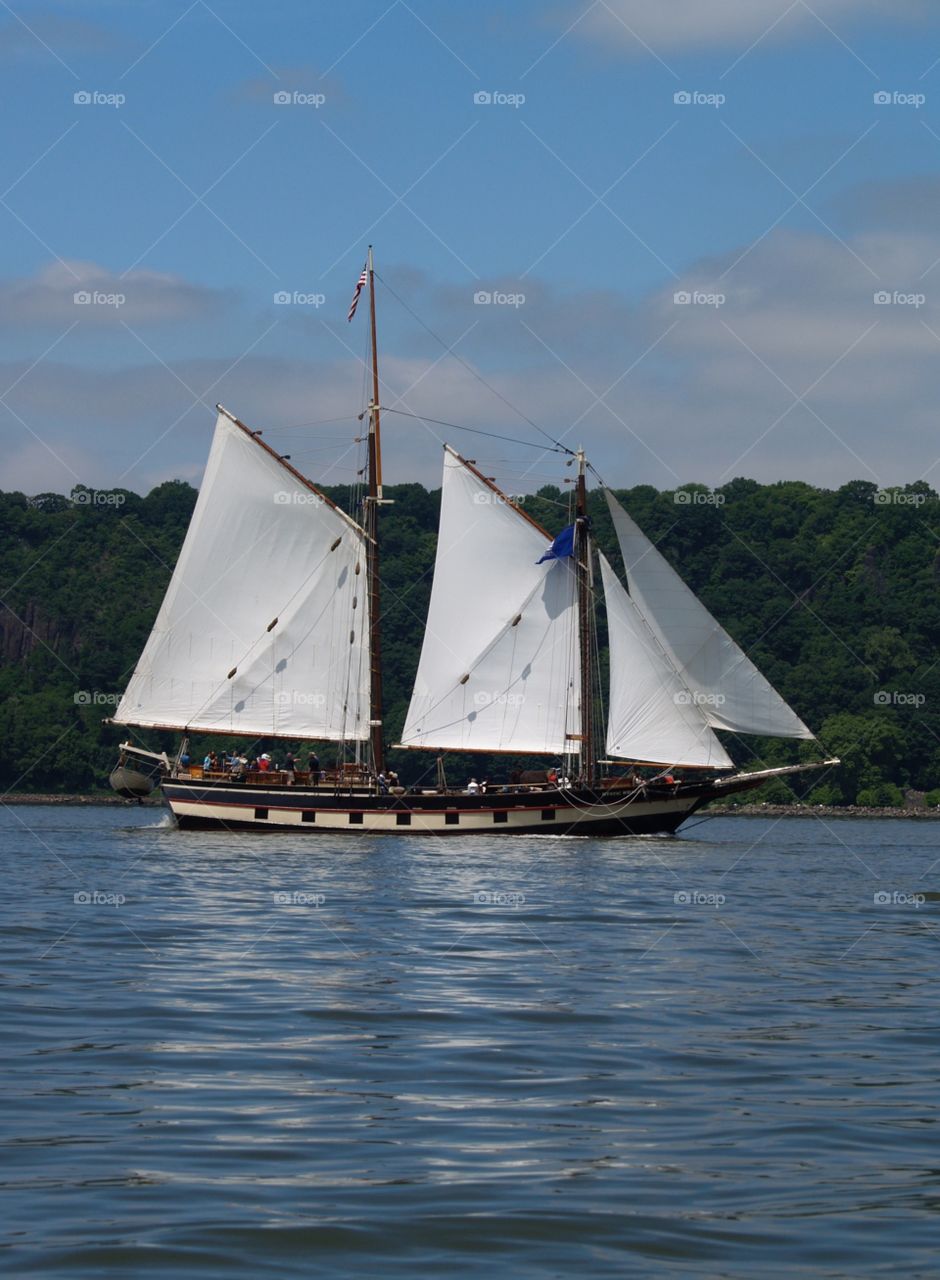 Sailing on the Hudson 