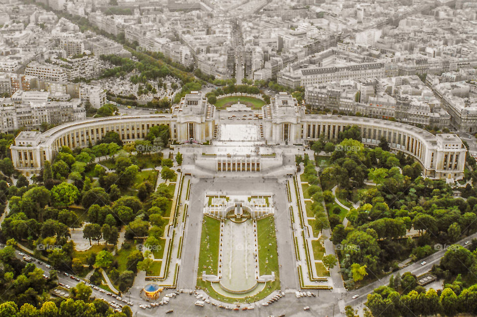 Buildings of the world. The beautiful Palais de Chaillot, Paris, France, taken from the viewing platform atop the Tour Eiffel. The Palais houses 3 museums & fronts onto the Place du Trocadero & the Jardins du Trocadero. 🇫🇷