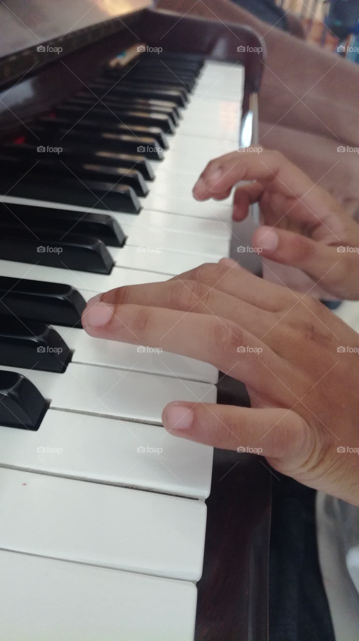teaching music is my everything ♥️ #students_fingers🙈♥️ #playungpiano