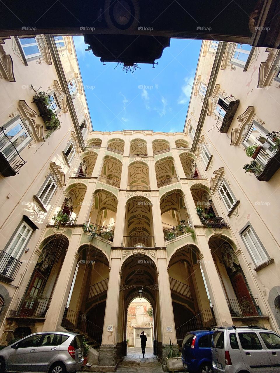Stunning Architectural Courtyard with a Sky View Naples, İtaly 