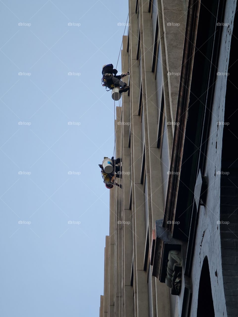 Free-fall Window washers in Melbourne CBD... awesome fun