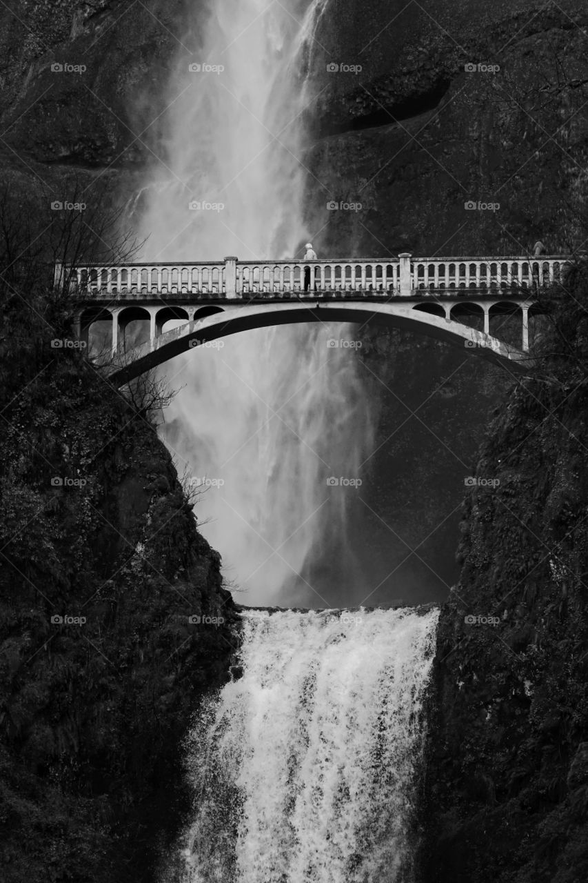 Multnomah waterfalls with bridge
