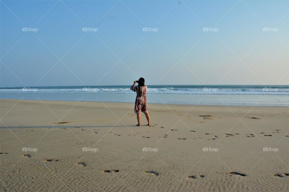 Taking photo of sea with handphone