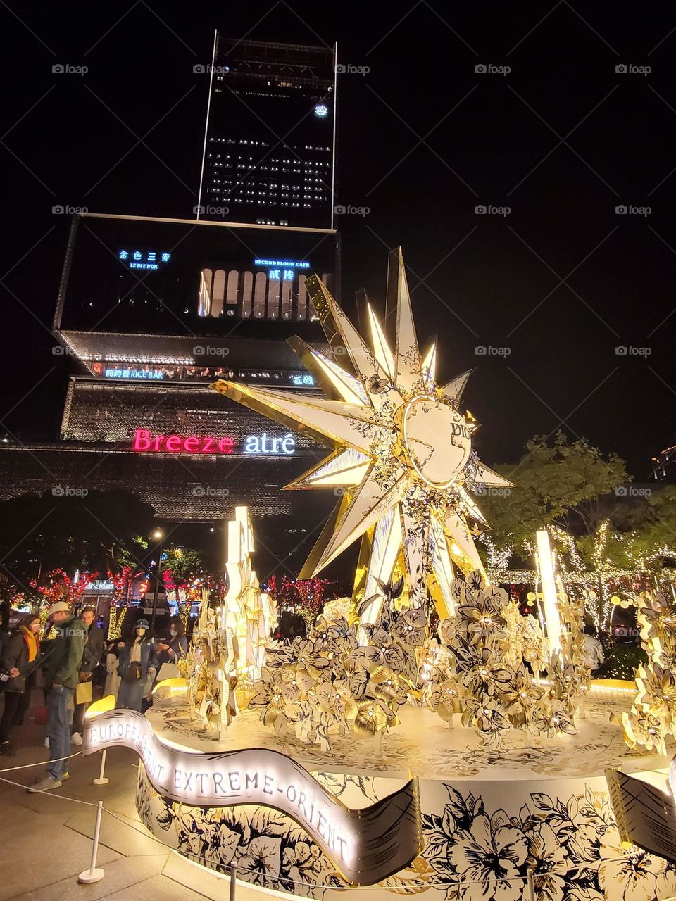 Dior Christmas tree resplendent in front of the square