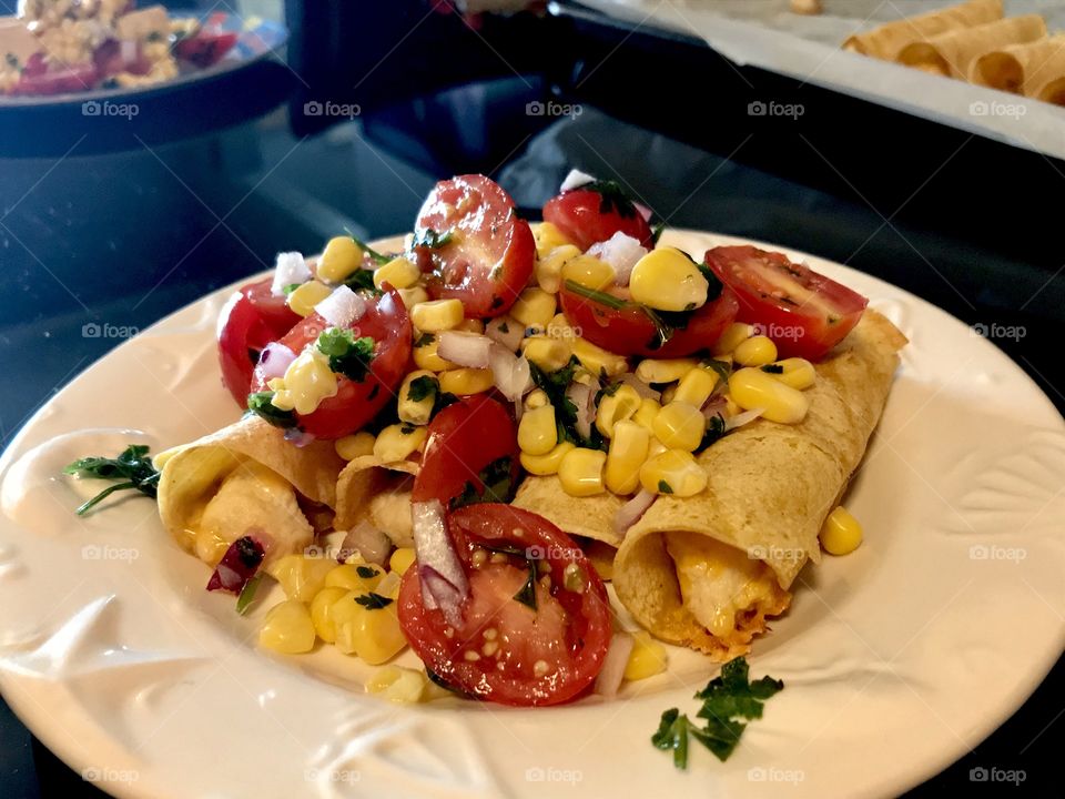 Chicken and cheese tacos with pico de gallo