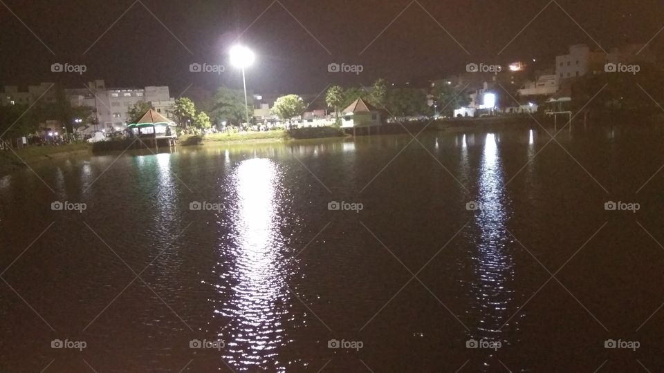 water reflects in llight