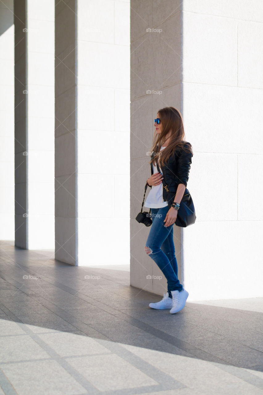 girl and play of light