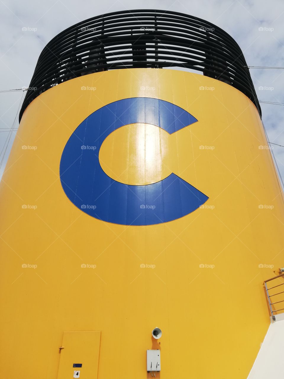 "Costa Cruises" symbol on the smokestack