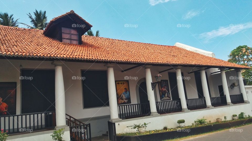 This captured in Galle fort Srilanka. Thia is a famous museum in Galle, Srilanka. You guys can check on google about this world famous city made by dutch government. ❤✌🌌