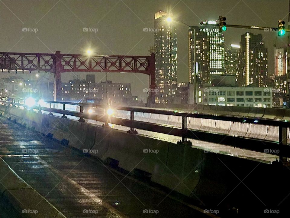 This dramatic impression comes to us from the „Pulaski Bridge“ at „Newtown Creek“, the bridge connecting „Greenpoint“, Bklyn to LIC, Queens. The cars’ blaring headlights often suddenly illuminate an entire area. 2023. Hypnotic Productions