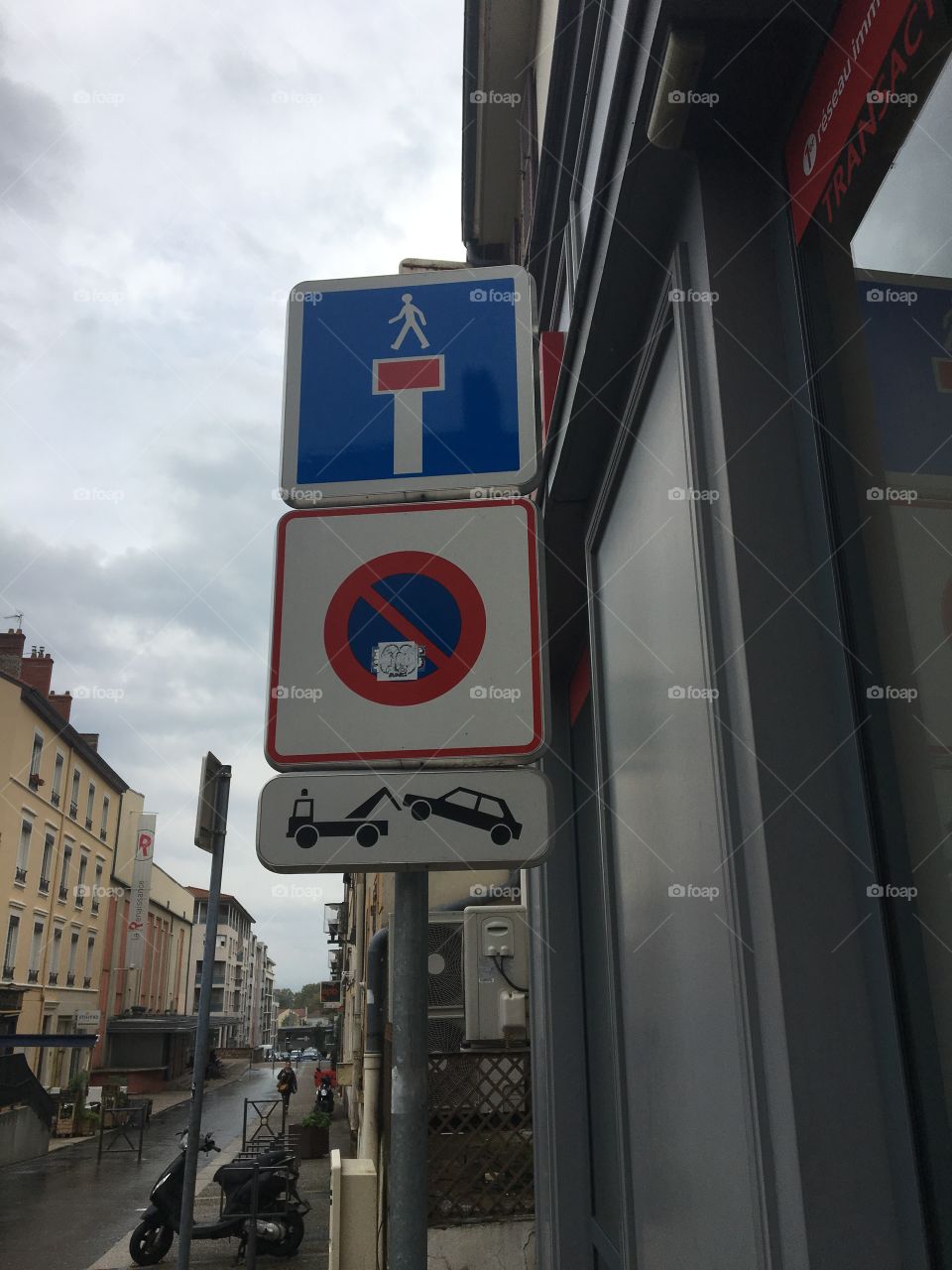 Pedestrian street warning