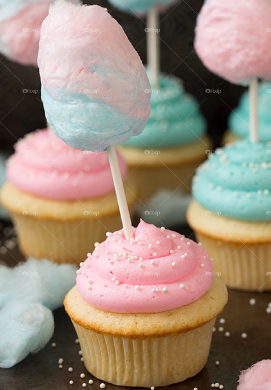 Cotton candy and cupcakes