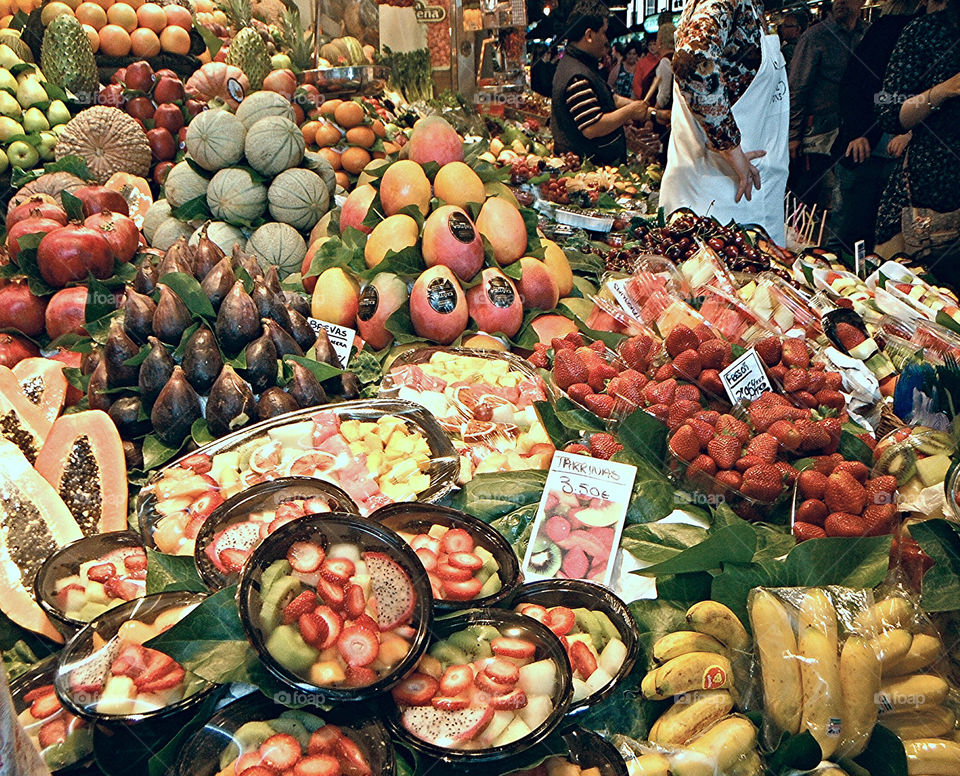 markt of exotic colored fresh fruits