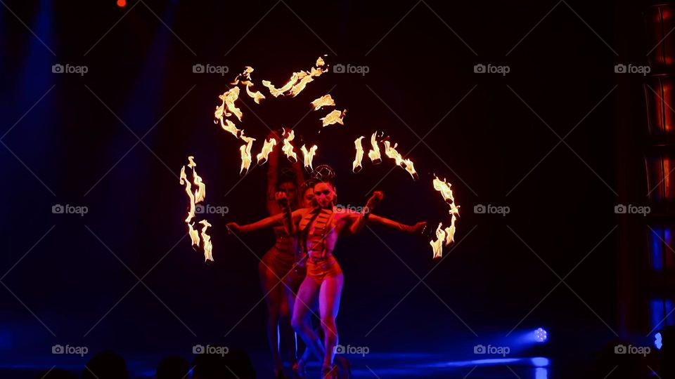 Fire dancers 