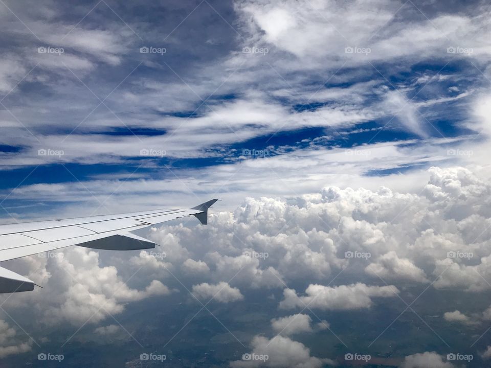 Clouds and airplanes wing