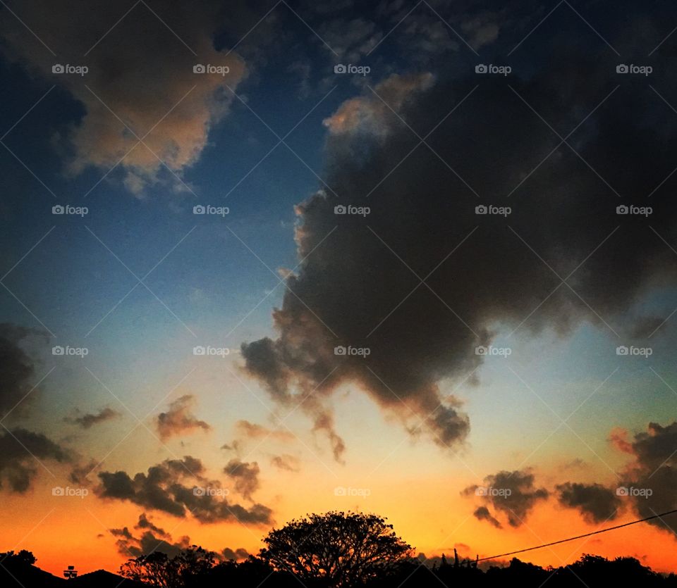 #Entardecer muito bonito, com vista para #Itupeva.
🌄
#natureza #paisagem #fotografia #céu #silhueta #Jundiaà #nuvens #mobgrafia #landscapes