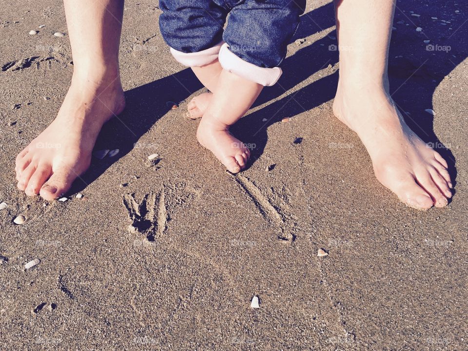 Teach. Mother and daughter on the beach