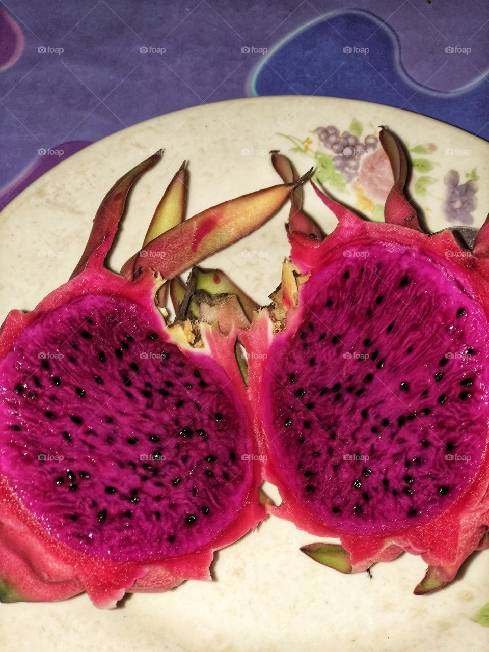 Fresh dragon fruit from my aunt's backyard! It's good for the health! Dragon fruit is low in calories but packed with essential vitamins and minerals. It's yummy and sweet! 😋
