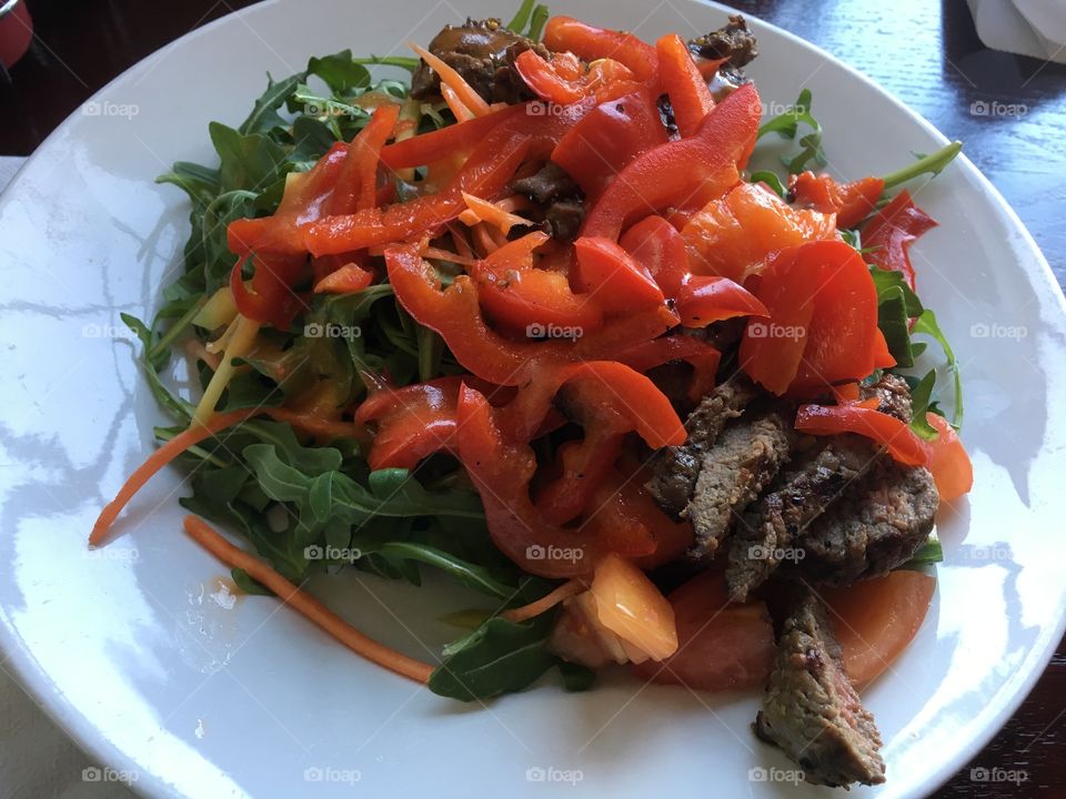 Steak arugula salad