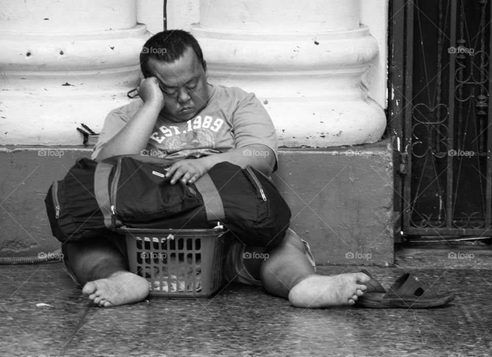 Man take a nap while waiting a train