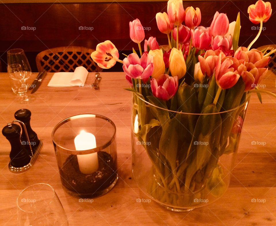 A romantic long table with candle light and beutifull flowers. Oak table gives a natural feeling of heat and passion. The light gives for this warm atmosphere the rest. 